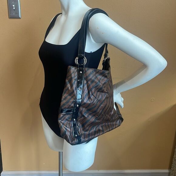 Sag Harbor Brown & Black Tiger Print Shoulder Bag - Picture 5 of 16